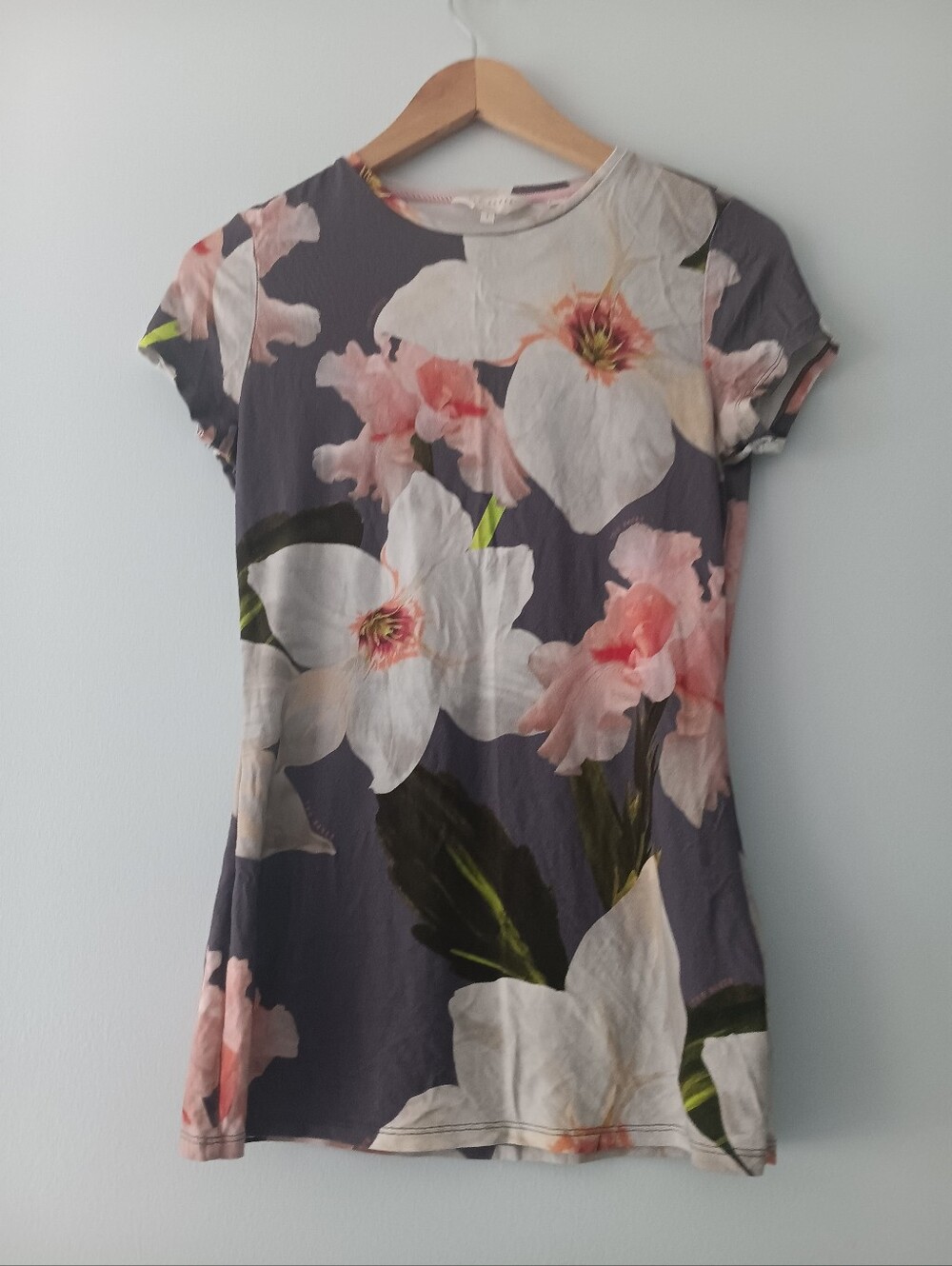 Ted Baker Gray Pink Floral Fitted Stretch Tee Size 1